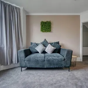 Stylish - Fast Wi-fi-free Parking , Nottingham United Kingdom