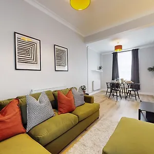 Beautiful 3 Bed In The Heart Of City With Free Parking Cardiff